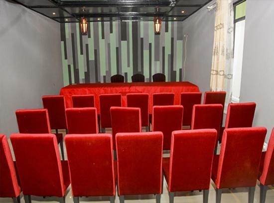 Hotel Kangaroo 부줌부라 외부 사진