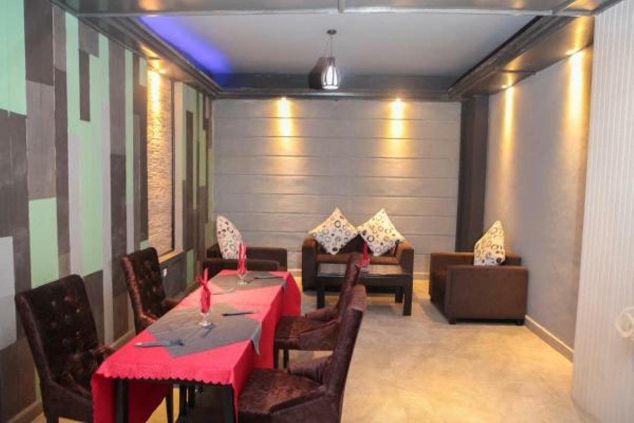 Hotel Kangaroo 부줌부라 외부 사진