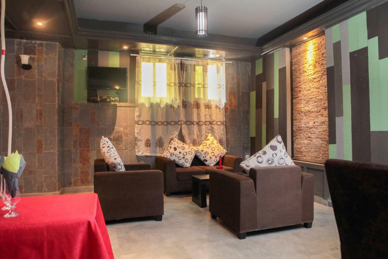 Hotel Kangaroo 부줌부라 외부 사진