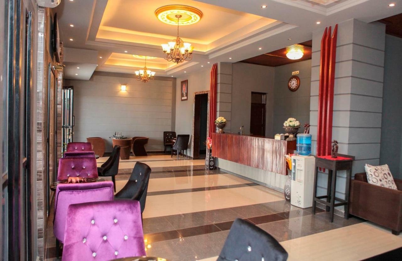 Hotel Kangaroo 부줌부라 외부 사진